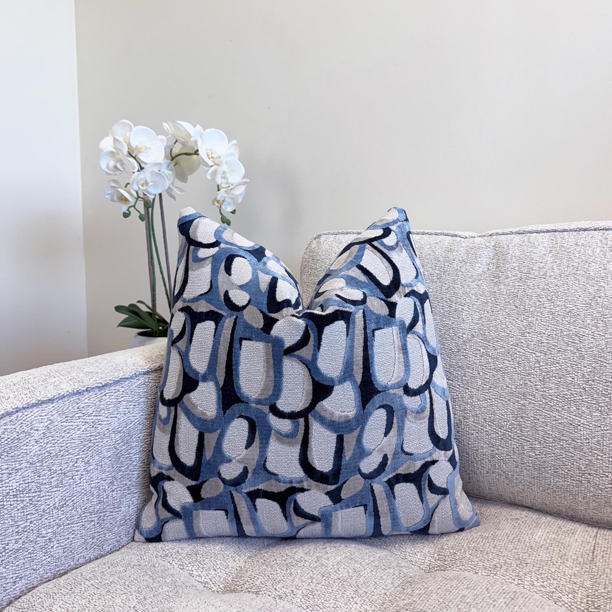 Blue Abstract Loop Geometric Velvet Pillow Cover - Image 4
