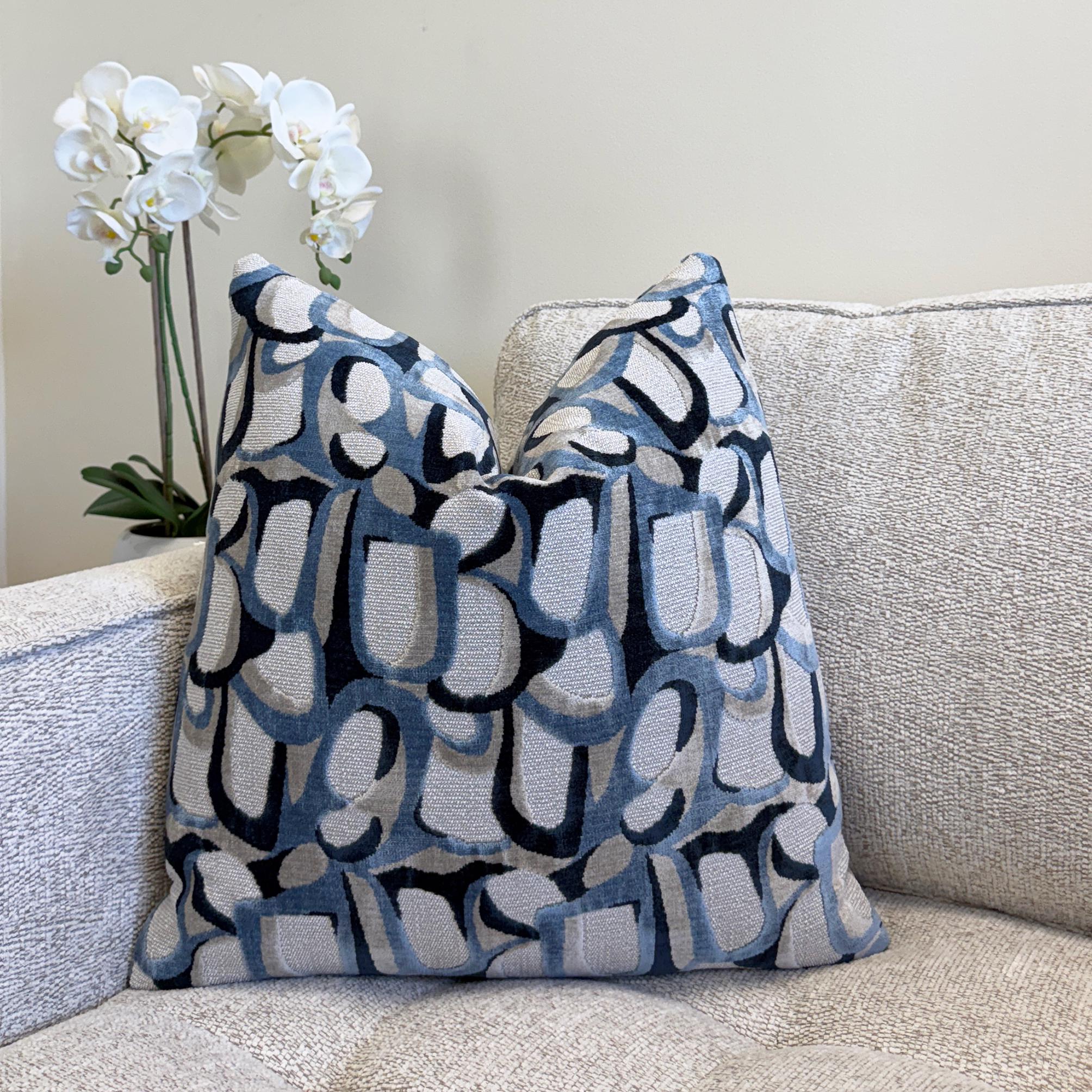 Blue Abstract Loop Geometric Velvet Pillow Cover - Image 2
